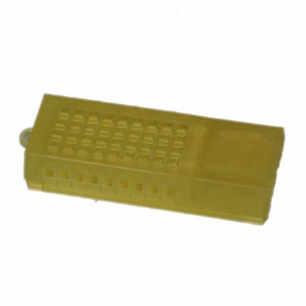 Dettaglio gabbietta Nicot in plastica con fori areazione