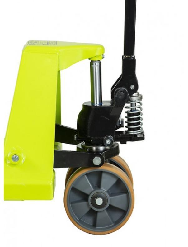 Dettaglio ruote in poliuretano e struttura sollevamento transpallet