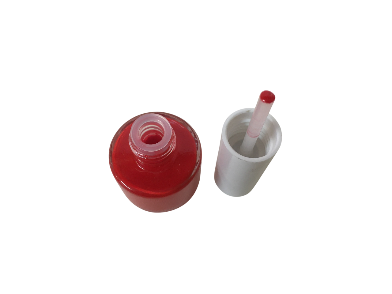 Flacone aperto di smalto rosso con tampone per apicoltura