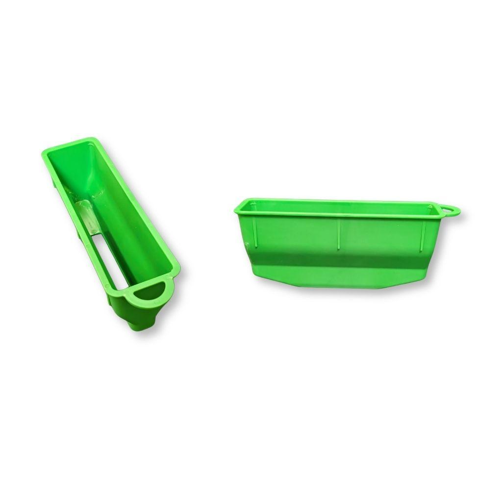 Imbuto plastico visto dallu2019alto e di lato in apicoltura